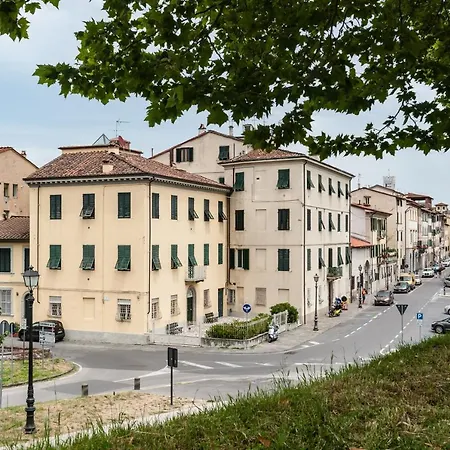 La Casa Del Lirico *